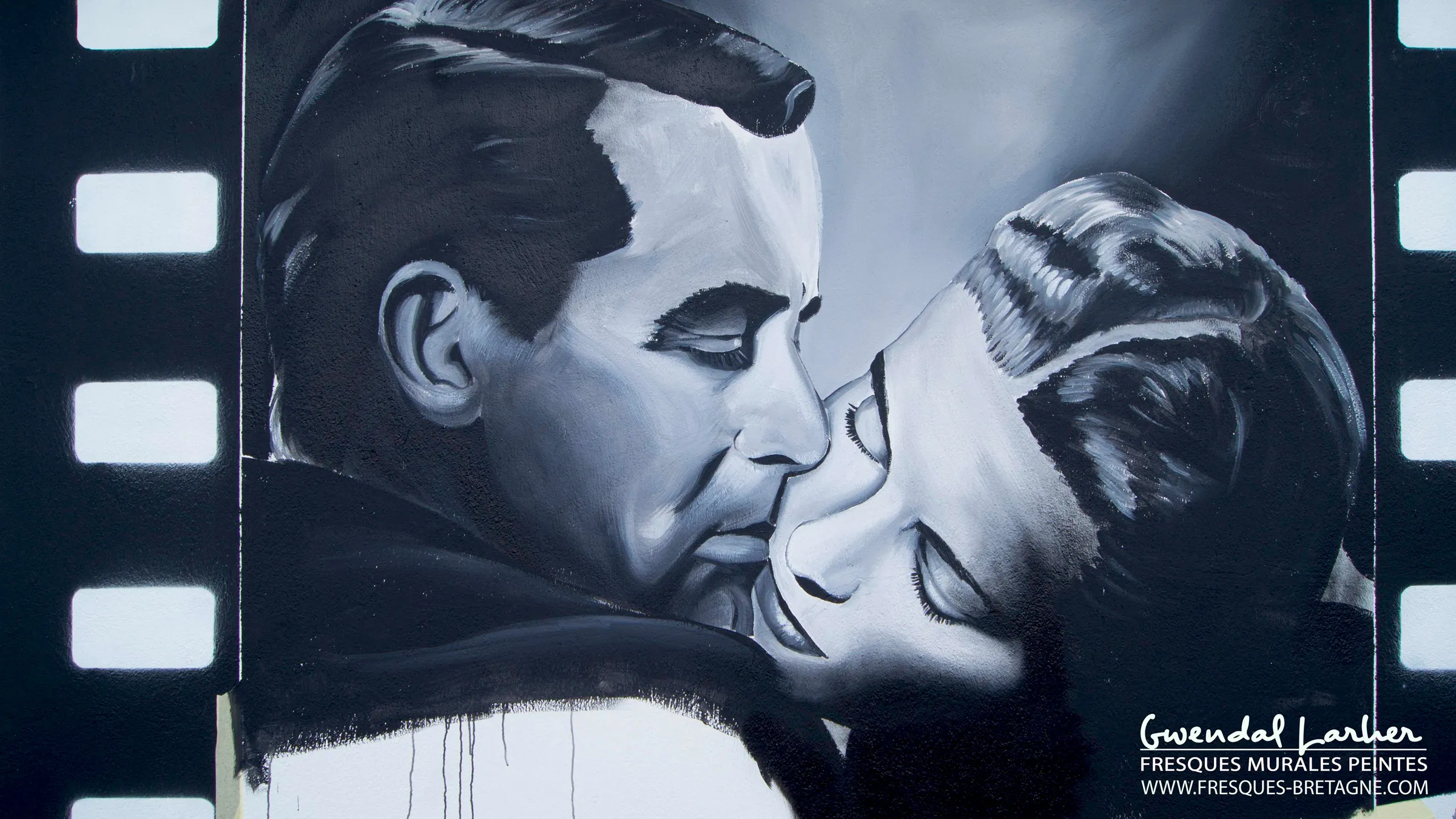 Fresque monumentale de street art par Gwendal Larher, portraits d'acteurs de cinéma, façade à Plouescat en Bretagne.